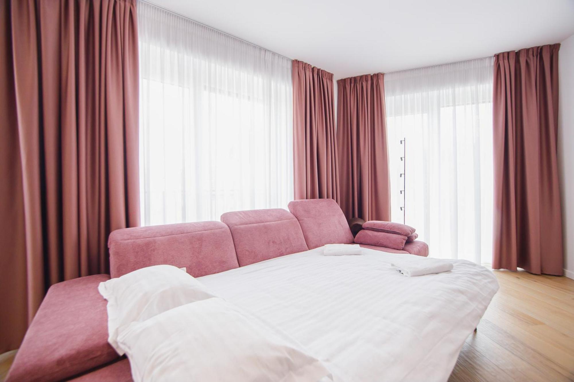 Pink Sahara Near City Center Oradea Eksteriør bilde