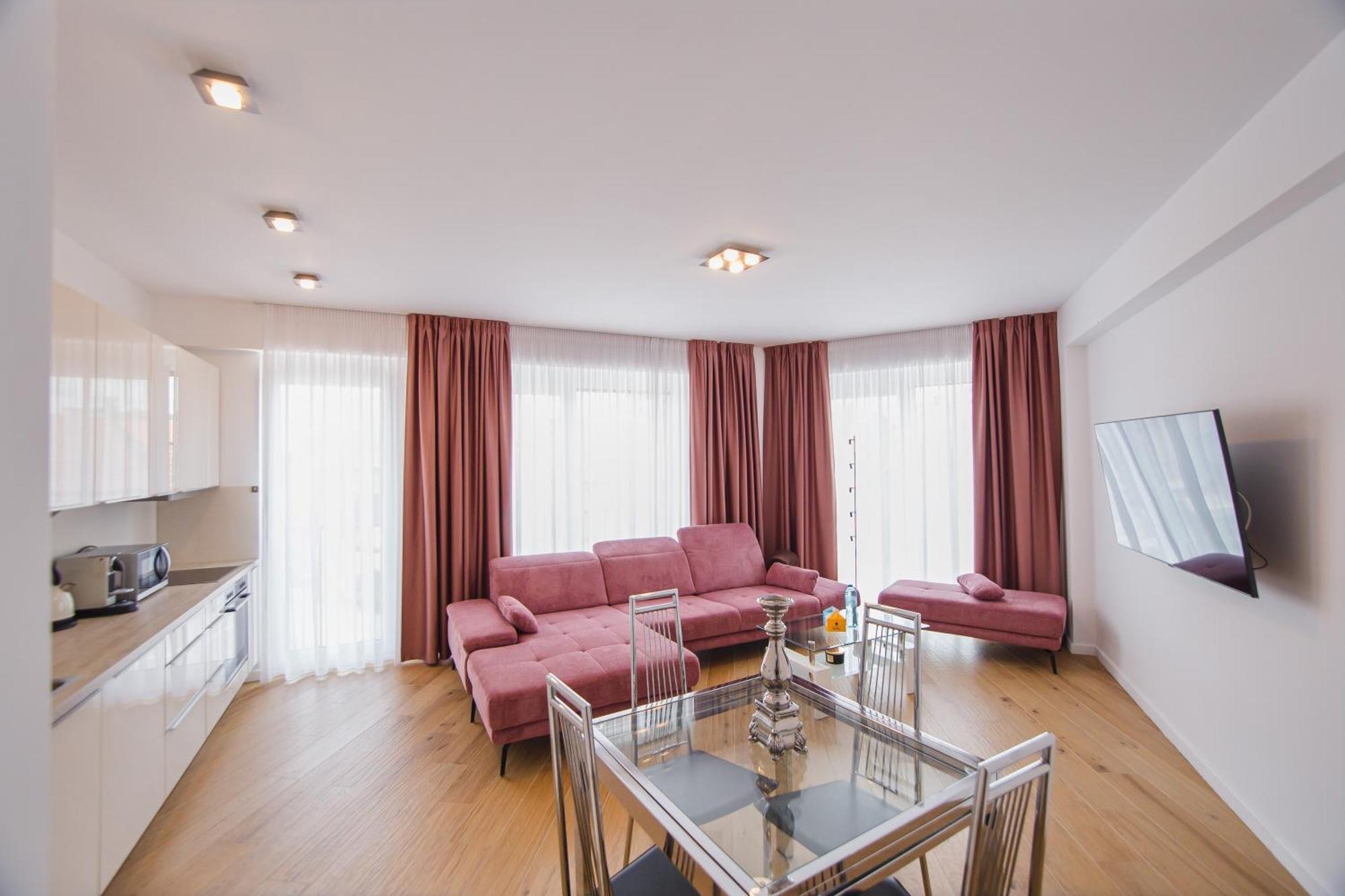 Pink Sahara Near City Center Oradea Eksteriør bilde
